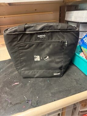 Igloo Black MaxCold Insulated Toiletry/Travel Bag